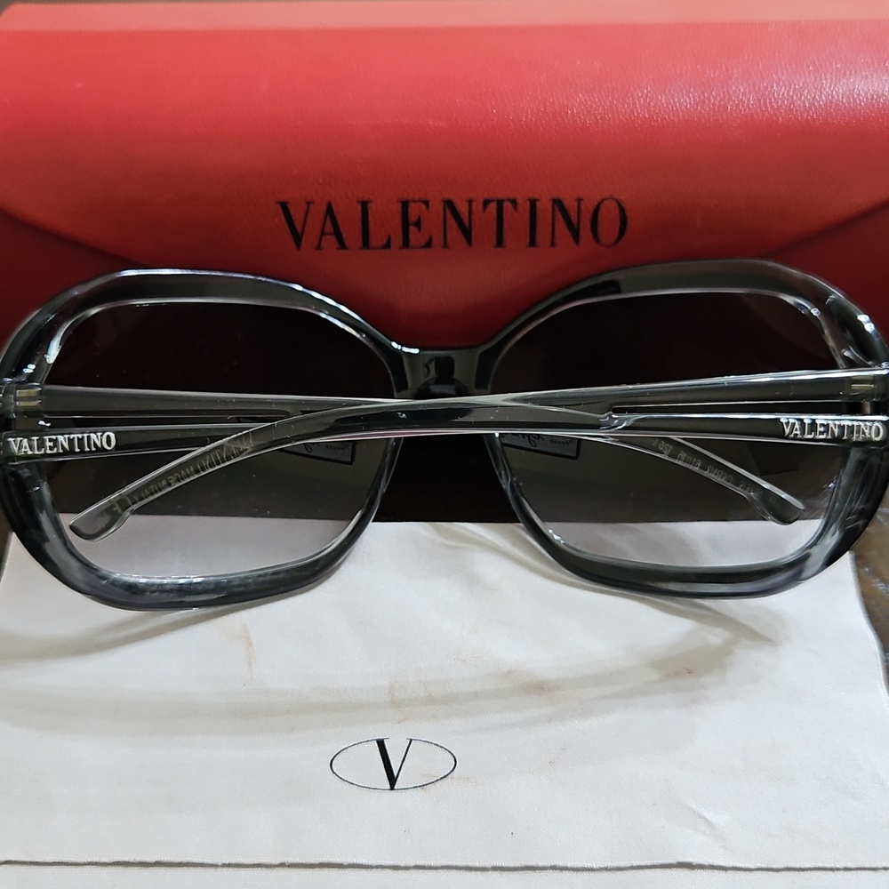 Valentino Black Gradient Oversized Women's Sunglasses with Red Case - Picture 2 of 6